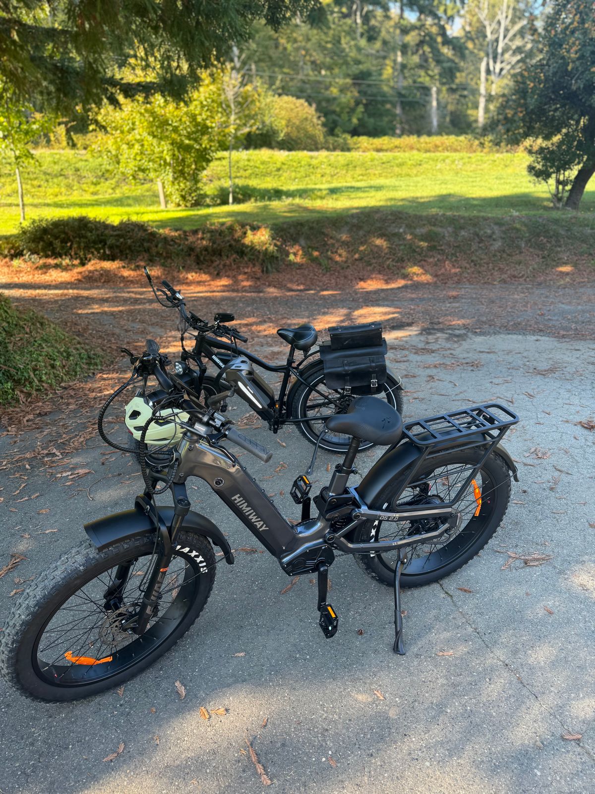 Himiway D5 2.0 on a forest trail