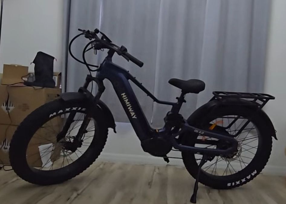 Himiway bike on smooth terrain