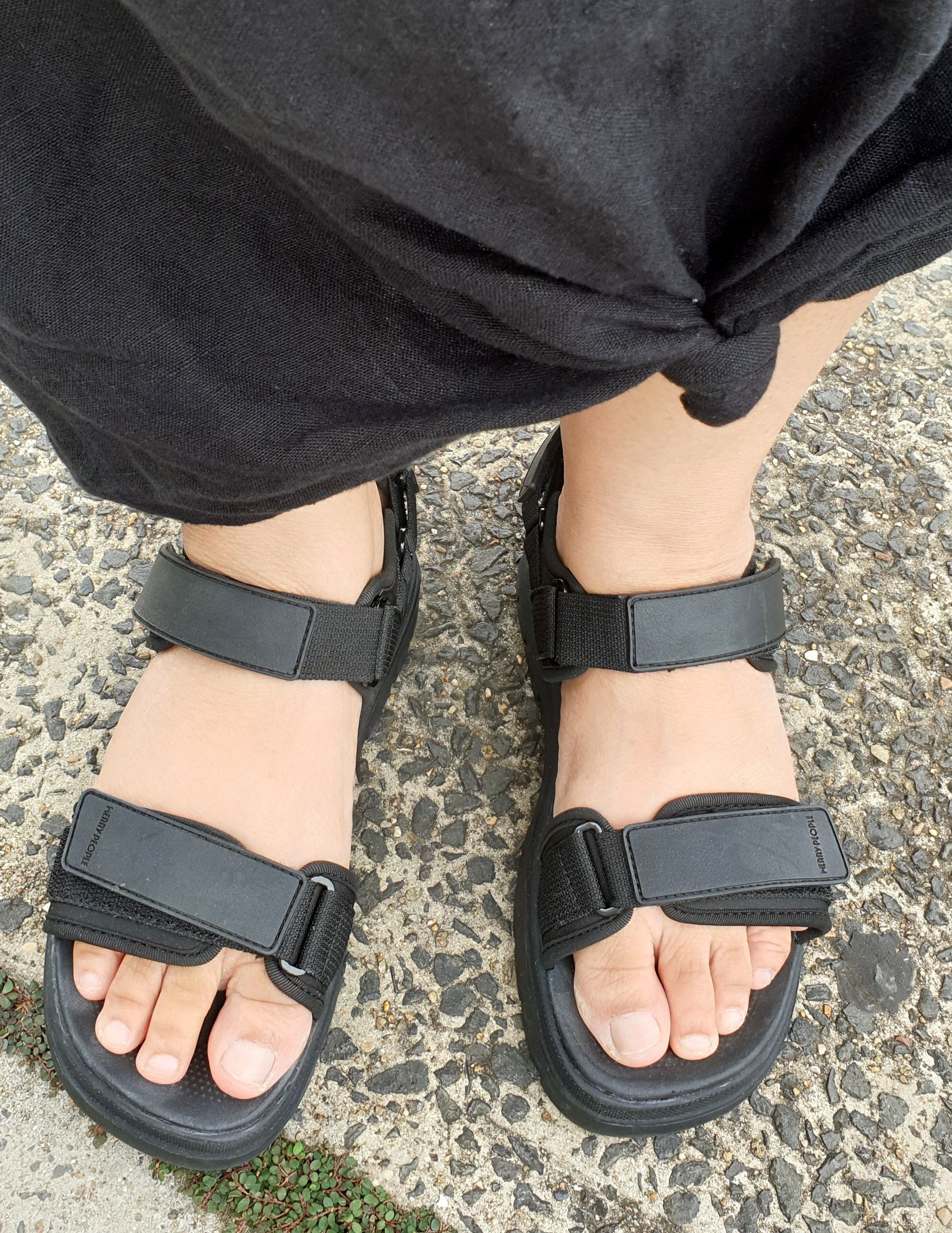 Lochie Sandal // Black