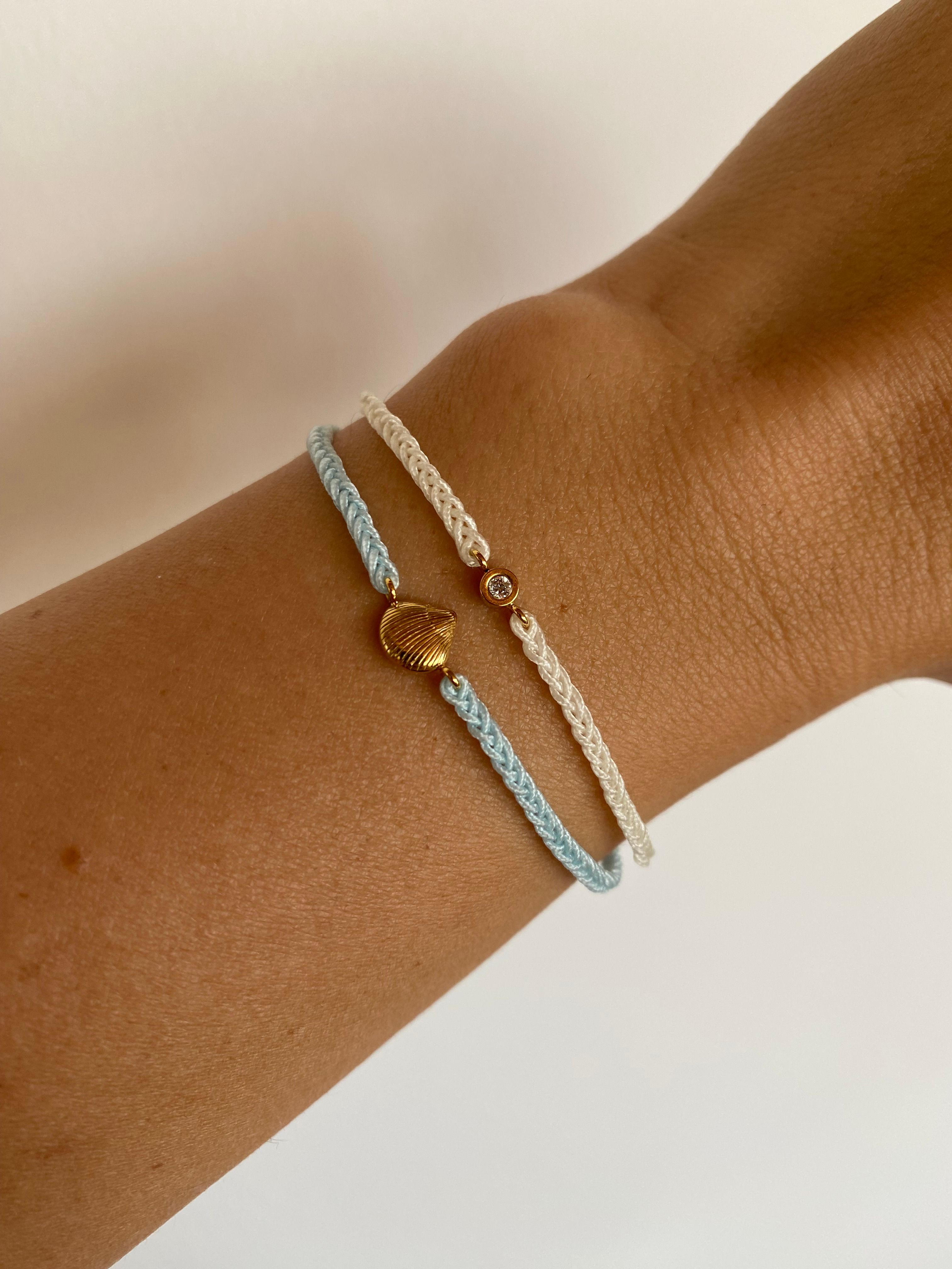 Set collana, bracciale e orecchini ad uncinetto con ciondolo e perline