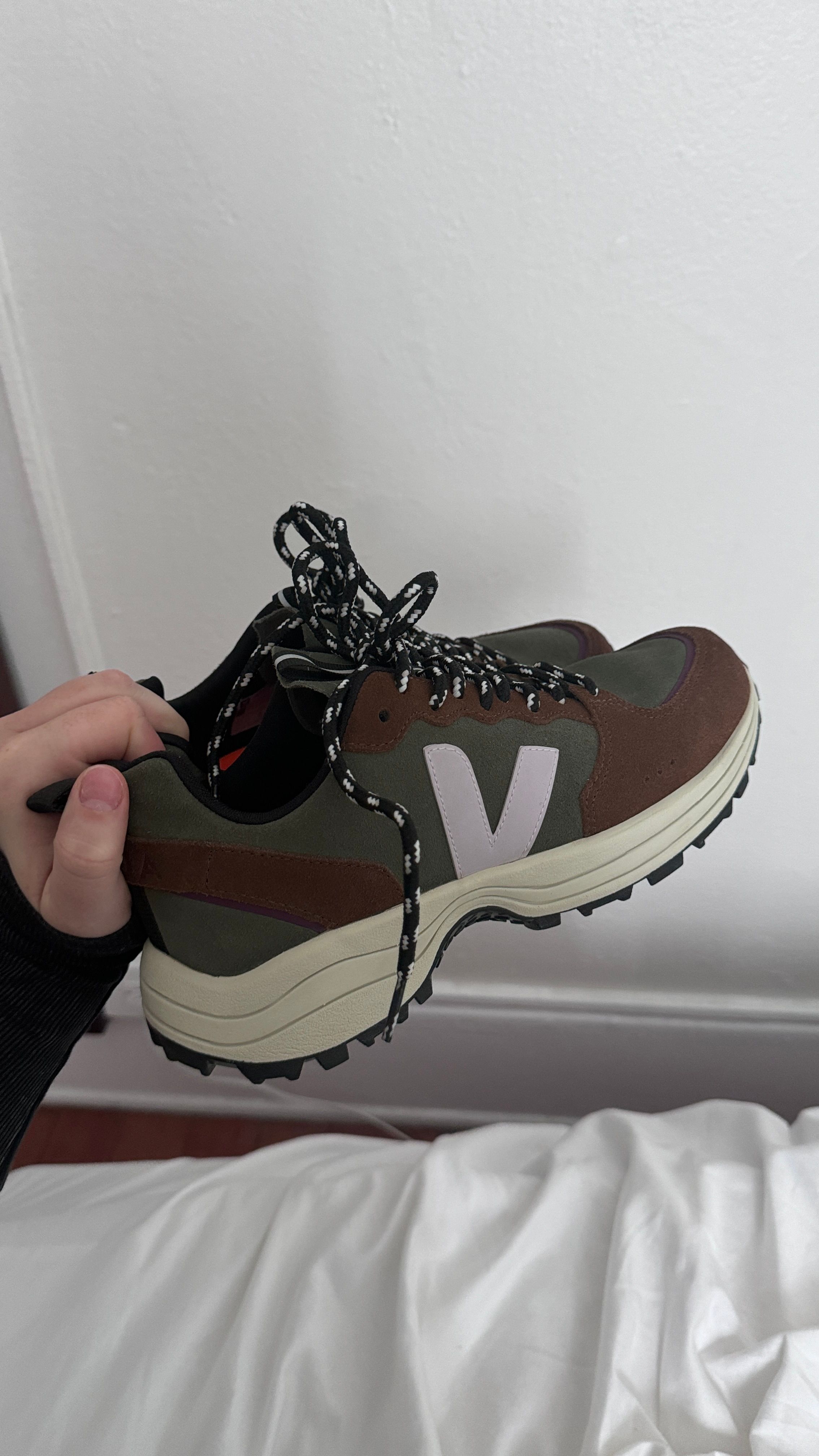 Women's Venturi VEJA Sneaker – Threads 4 Thought