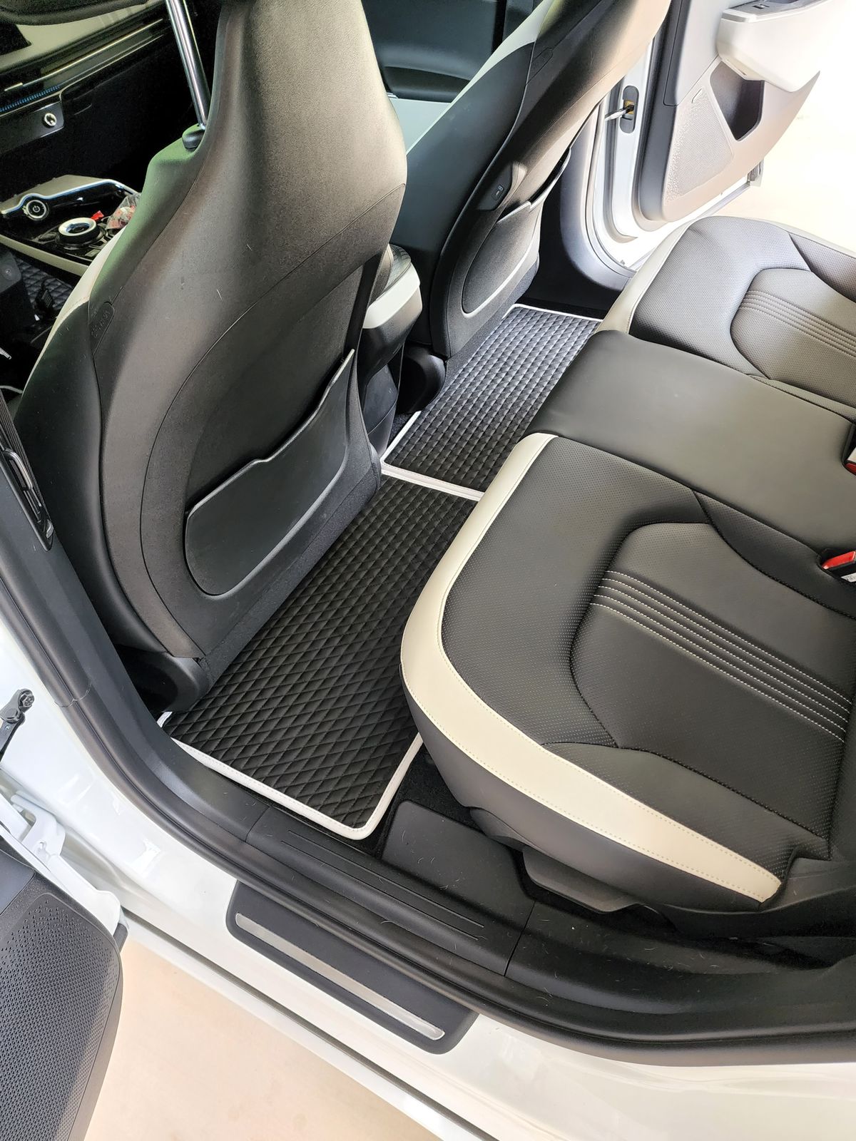 Open useruploaded photo and review in a modal