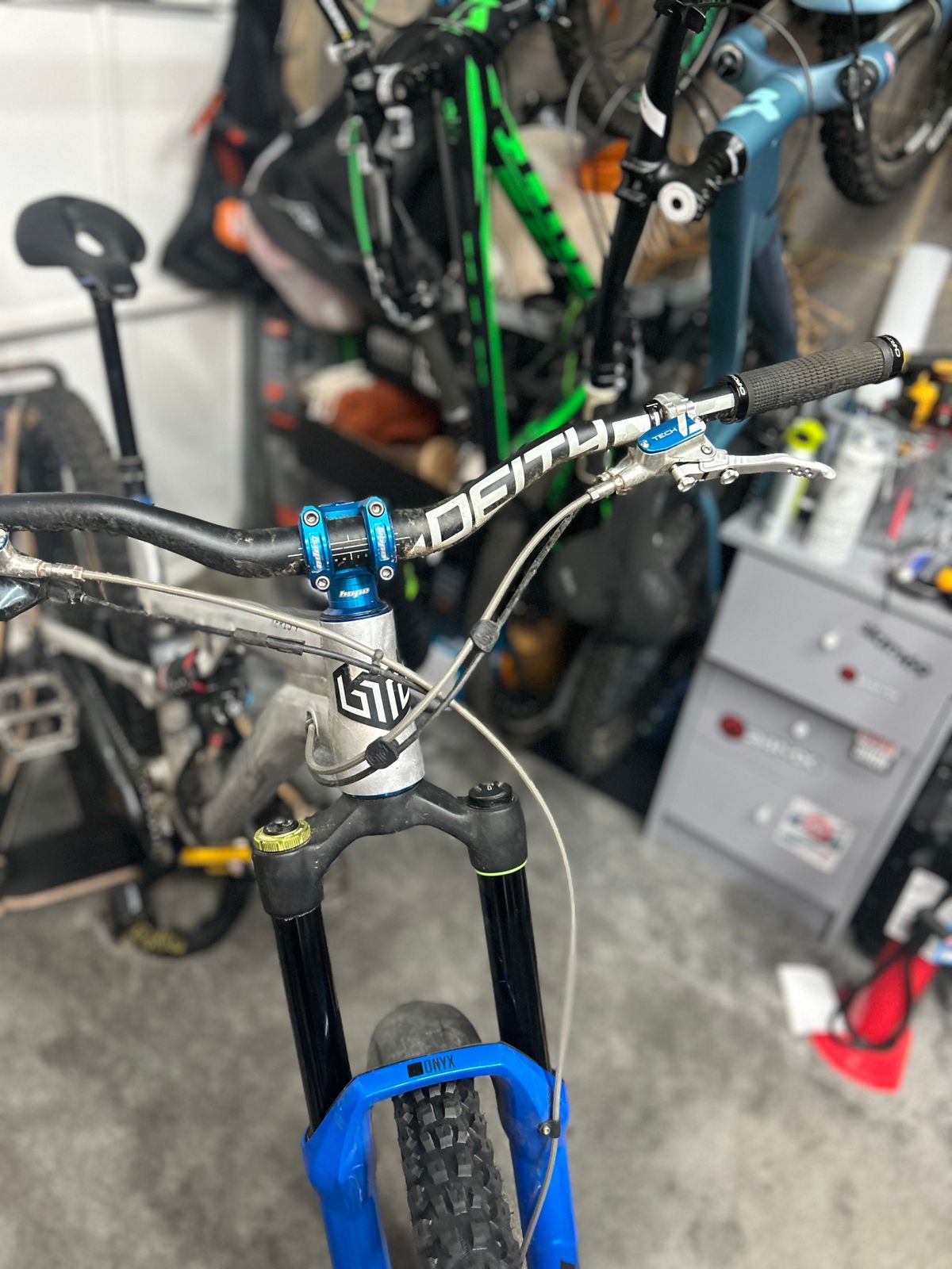 Deity CZ40 Cam Zink Signature Bars Biketart