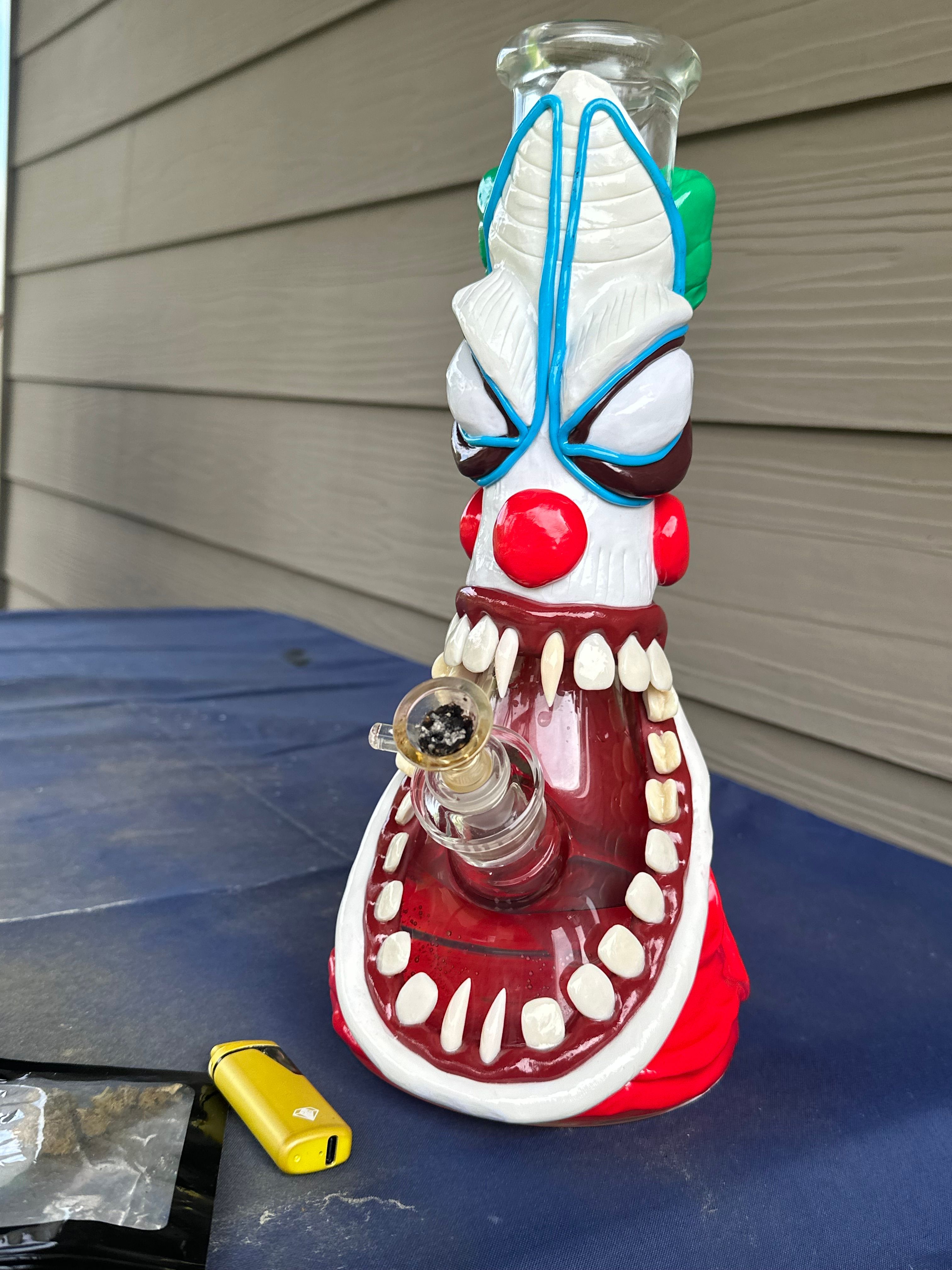 Gigglez The Clown Bong - 12in - Everything 420