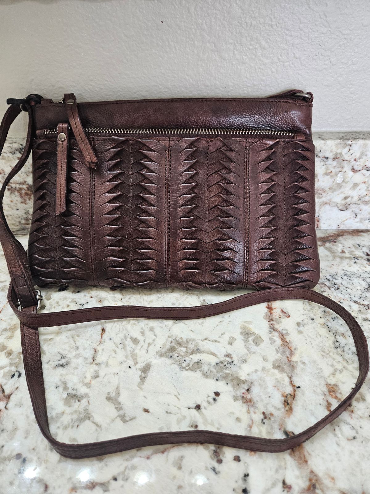 Lee Crossbody