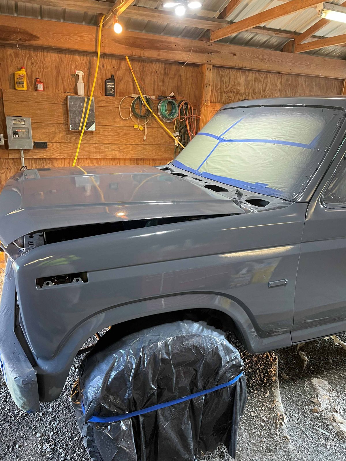 thumbnail image 2 of Restoration Shop Machinery Gray Acrylic Urethane Gallon Kit – Single-Stage Auto Paint W/ Activator, RSP AU1204-KIT-M 2 of 4