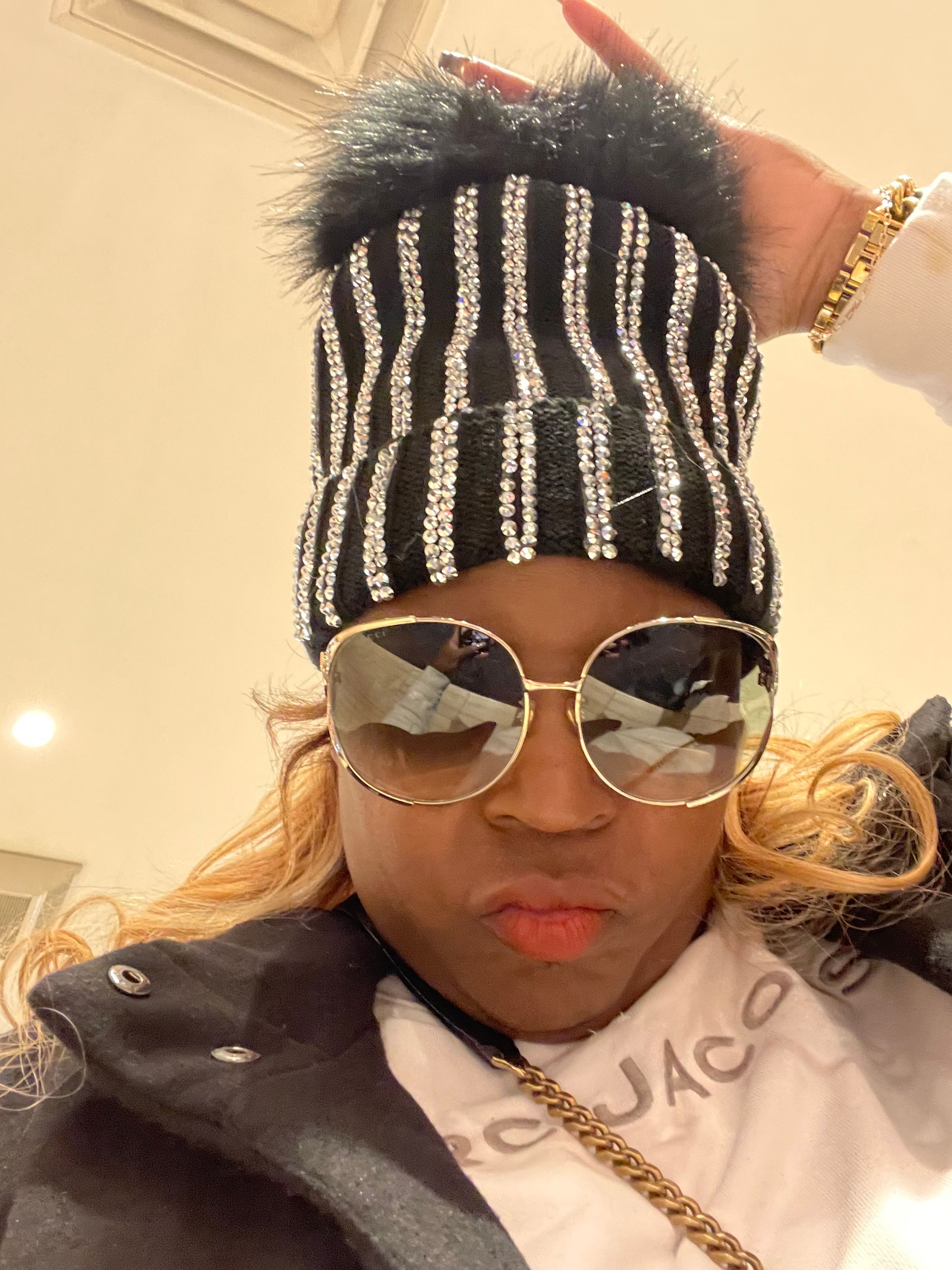 LEXII RHINESTONE KNIT MOUSE BEANIE IN BLACK – AKIRA