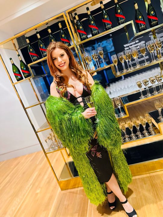 I'M SO FANCY TINSEL METALLIC SHAKET TRENCH IN GREEN – AKIRA