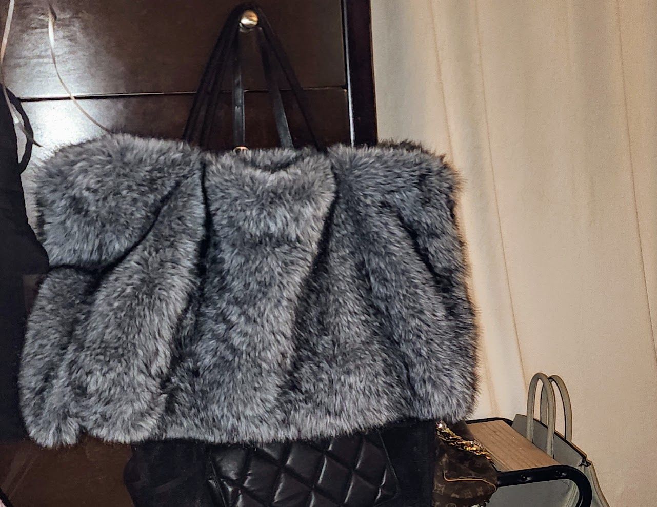 新品【GOOD GRIEF!】 FAUX FUR COVERS ブラック EPIC DREAMS FAUX FUR SCARF – AKIRA