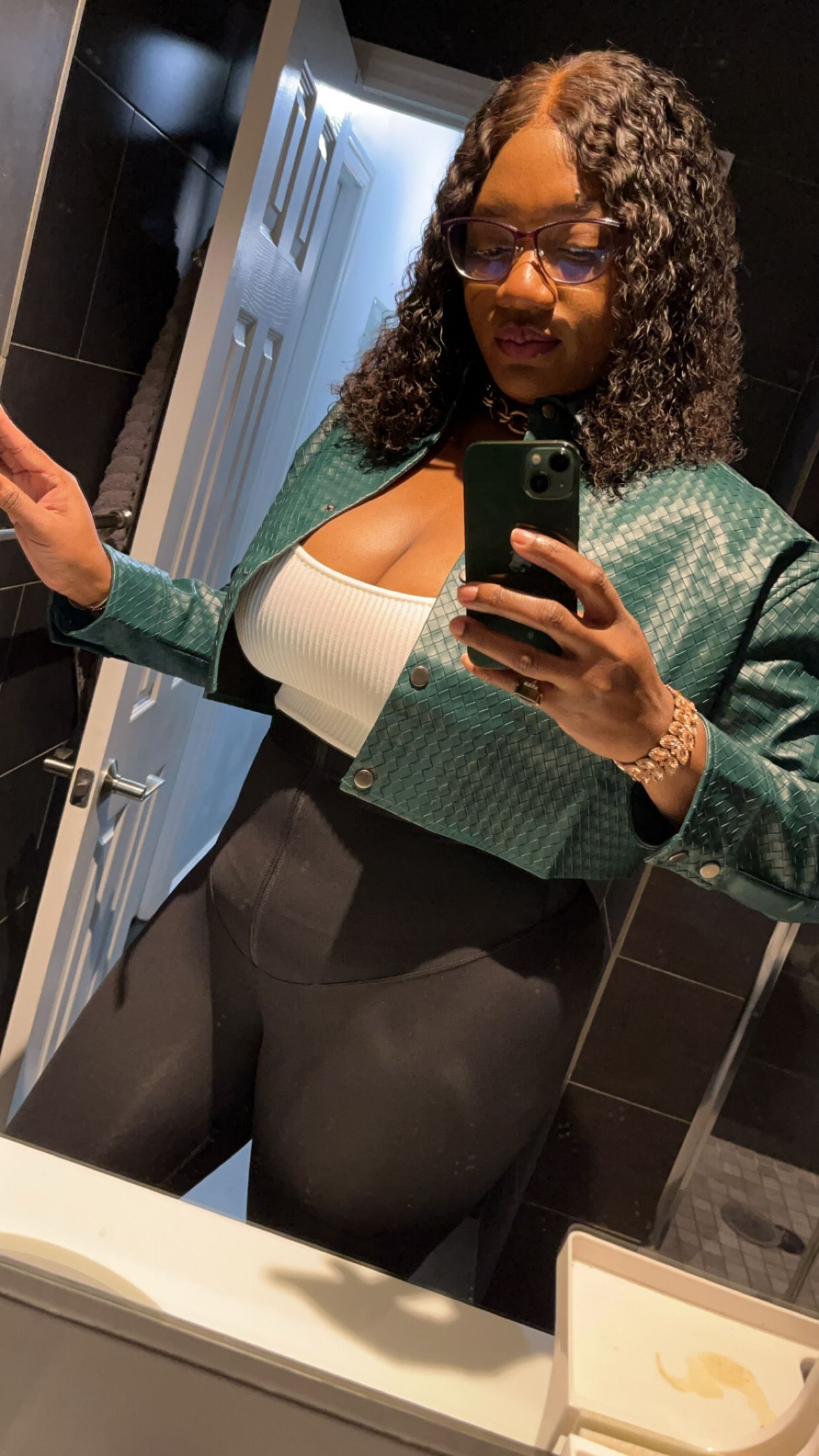 LUXURY GIRL WOVEN PU CROPPED SHIRT IN GREEN – AKIRA