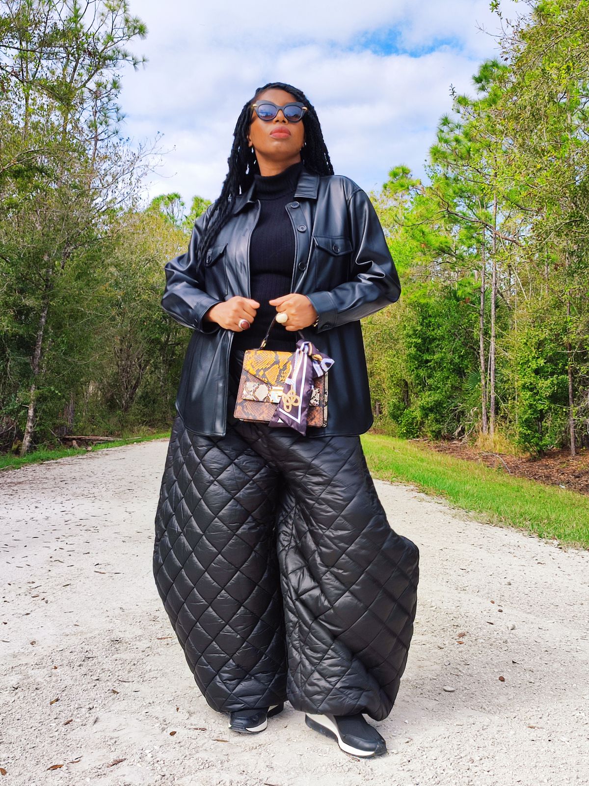 VIVI OVERSIZED PUFFER PANTS IN BLACK – AKIRA