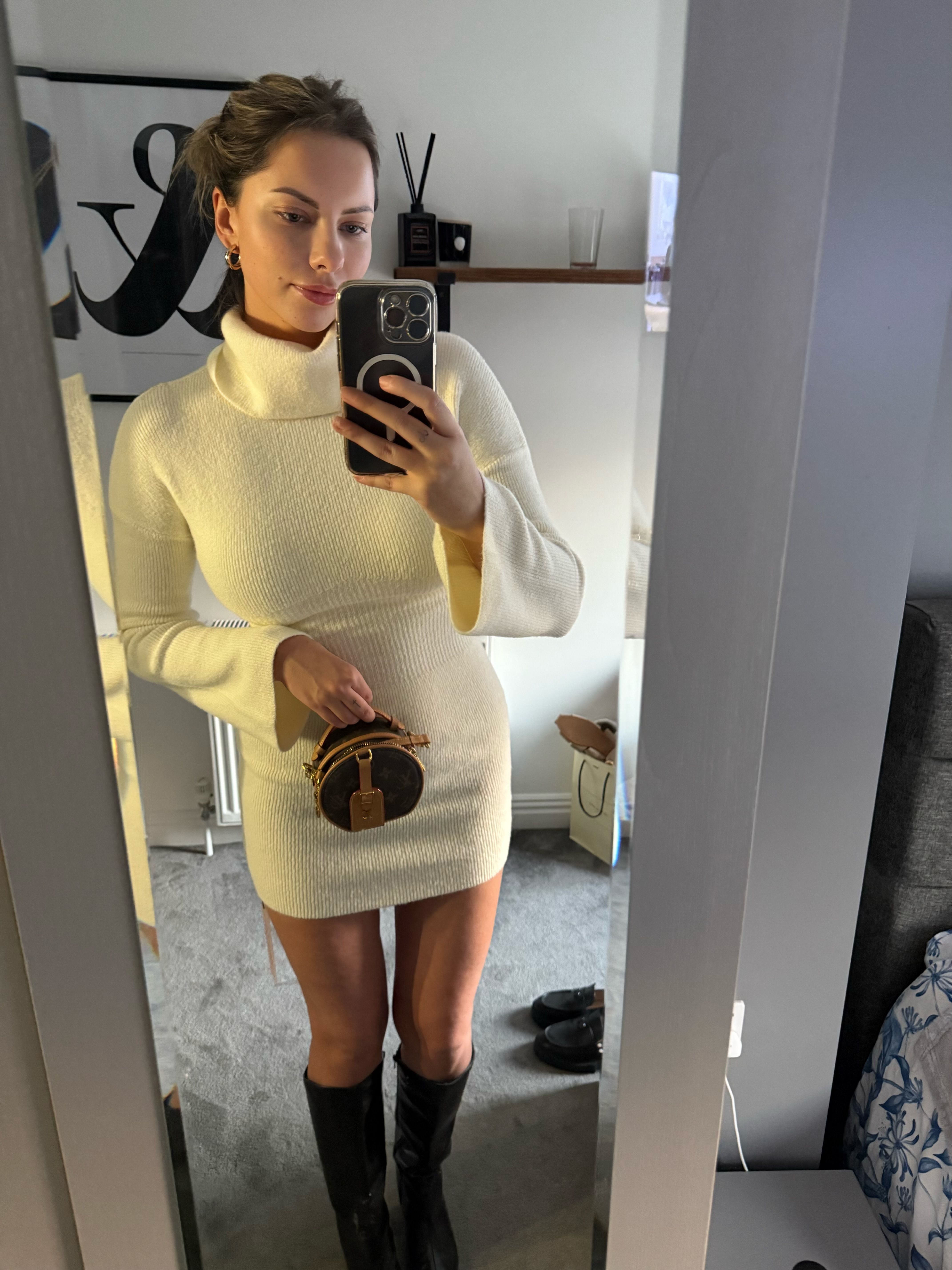 ワンピースその他 P.A.R.O.S.H. Cream-coloured turtleneck dress in wool blend Sophie Cashmere-Blend Sweater Dress | GUESS