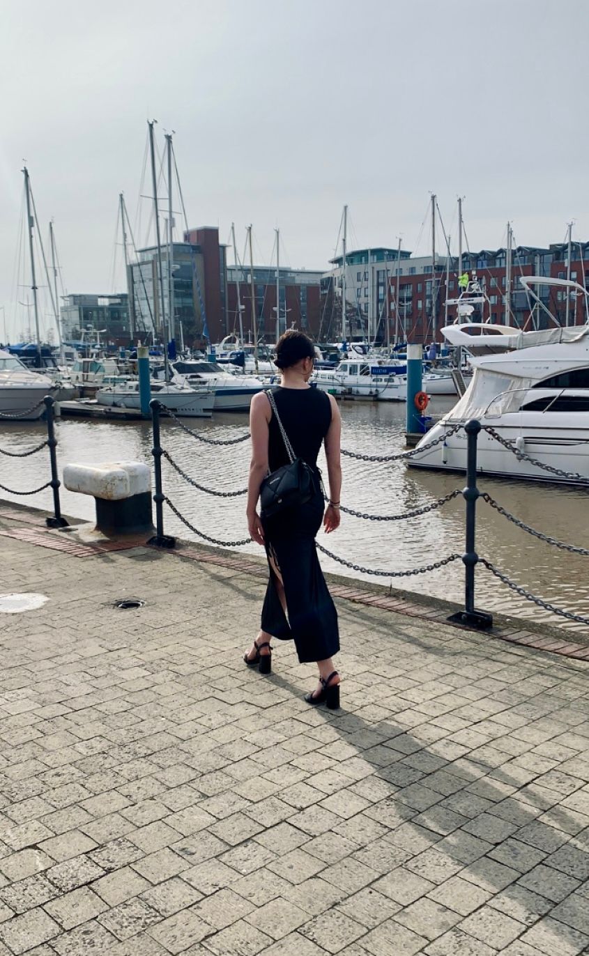 ワンピース ALYSI Women Mid Skirts 105348P5242CB BLACK Alinta Mid Rise Ruched Midi Skirt in Black | Oh Polly
