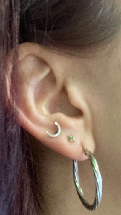 astrid-and-miyu-emerald-and-crystal-barbell