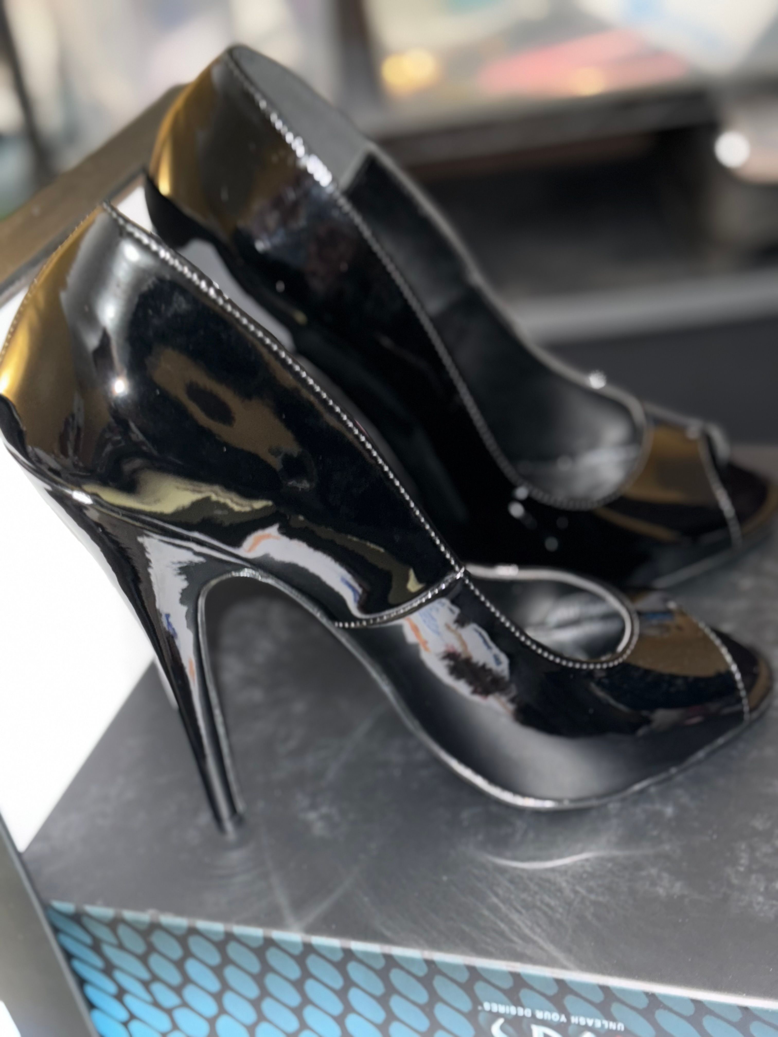 Devious Domina-212 in Black – Pleaser Shoes