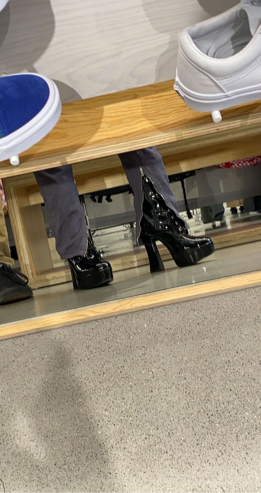 pleaser electra 1020