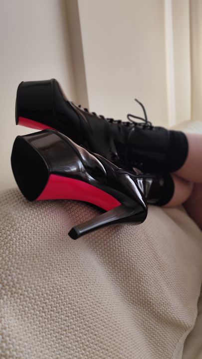 Pleaser Sky-1020TT in Black/Pink – Pleaser Shoes
