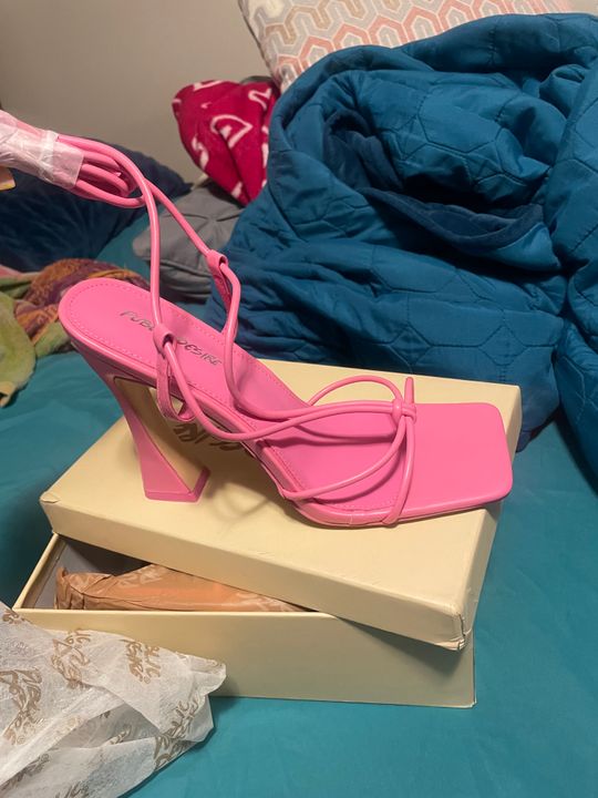 Pinky です。 Wendy Funk Holiday Sparkle - Pink | HEYDUDE shoes
