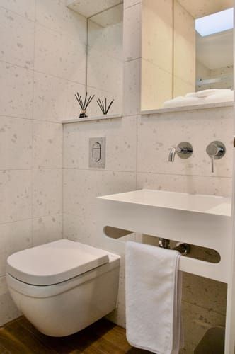 Review by Alex Robertson