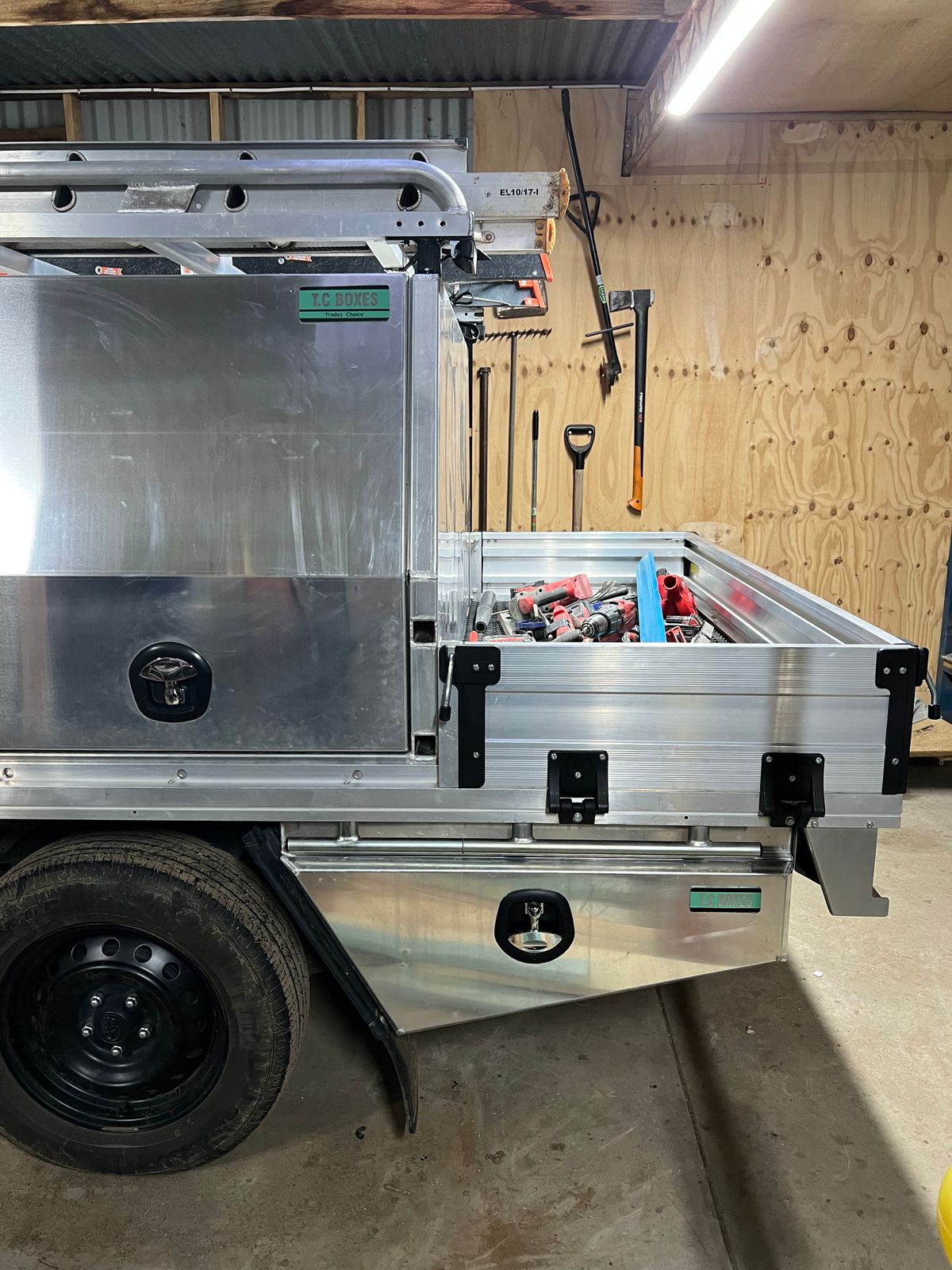 900mm Tapered Under Tray Toolbox (Pair) BlackN T.C BOXES