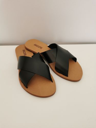 Anacapri Flat Cross Black Shine On