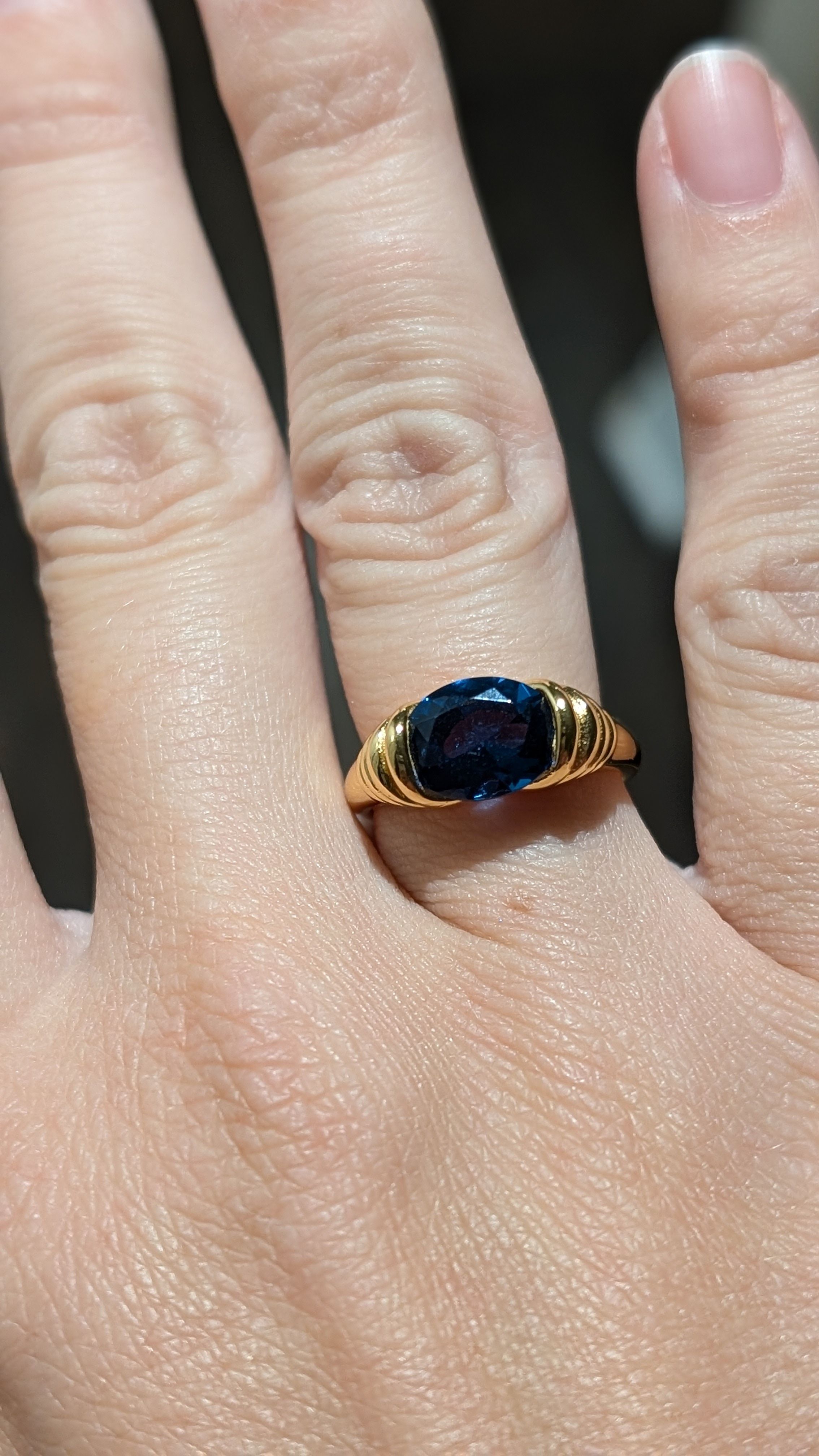 Tiny Blue Stone Ring – Ciunofor