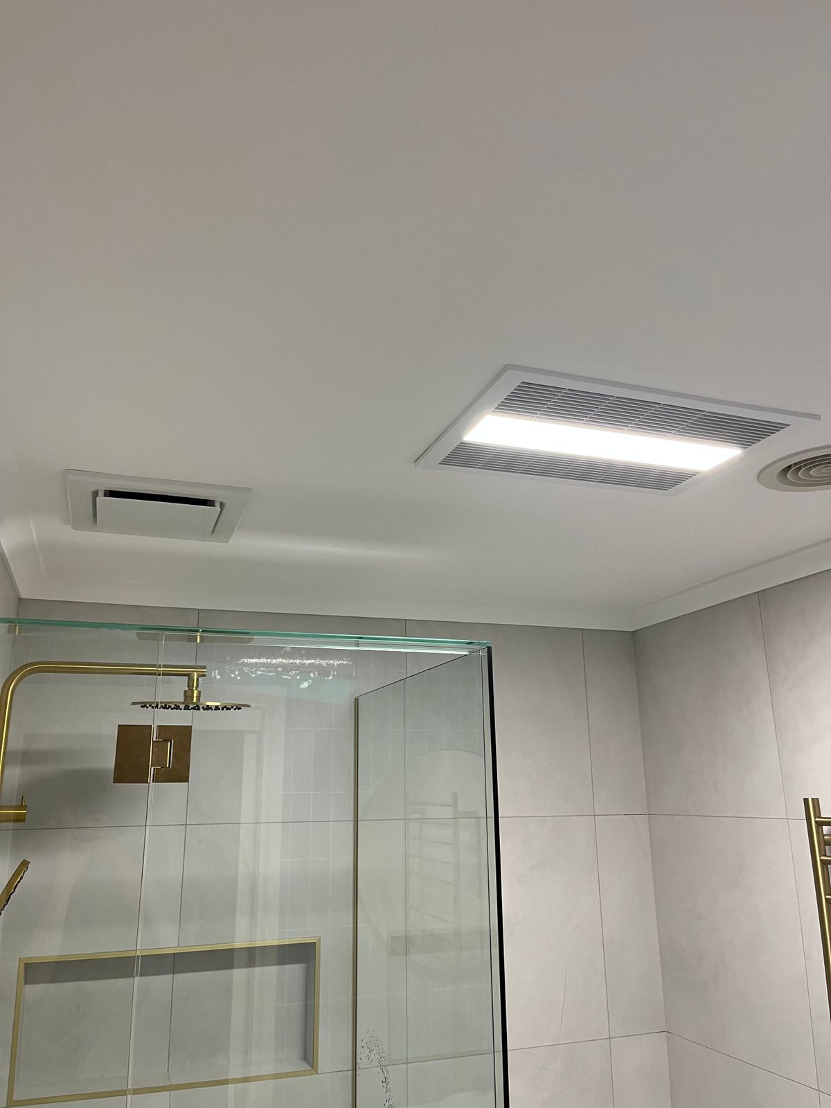Ventair Sahara 4 in 1 Bathroom Heat/Cool/Exhaust Fan (SAH31WH, SAH31BL) The Lighting Outlet NZ