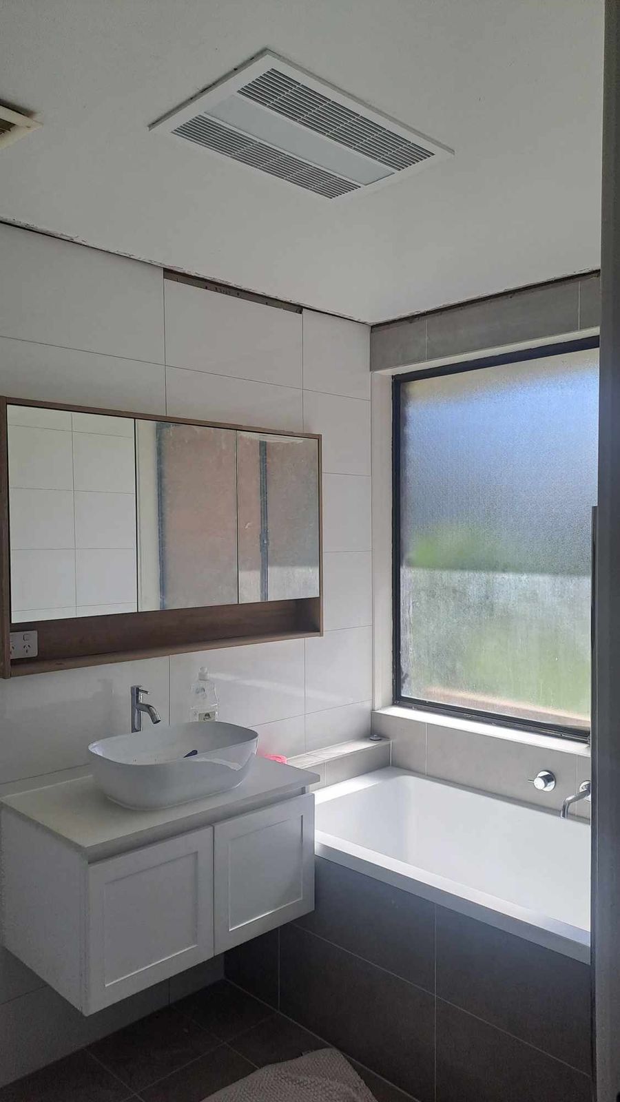 Ventair Sahara 4 in 1 Bathroom Heat/Cool/Exhaust Fan (SAH31WH, SAH31BL ...