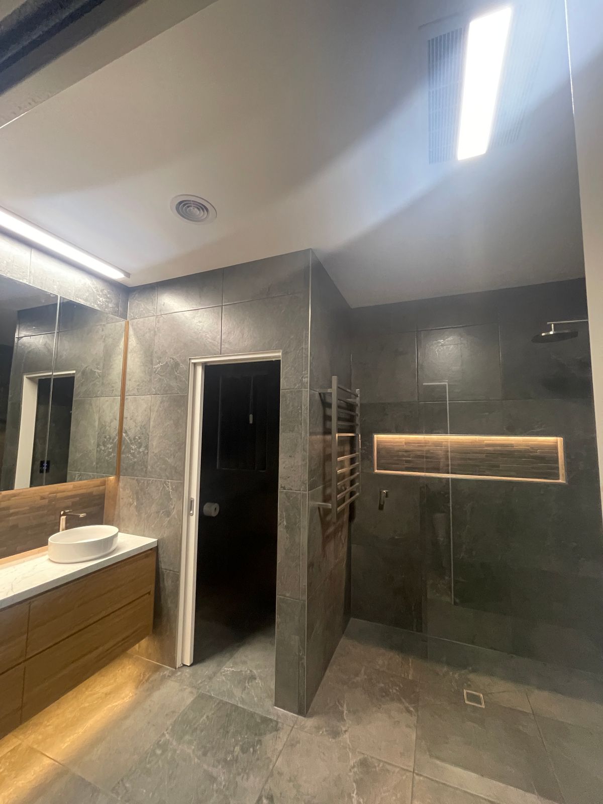 SAH31WH | SAH31BL Sahara Bathroom 4 In 1 Exhaust Fan - The Lighting Outlet