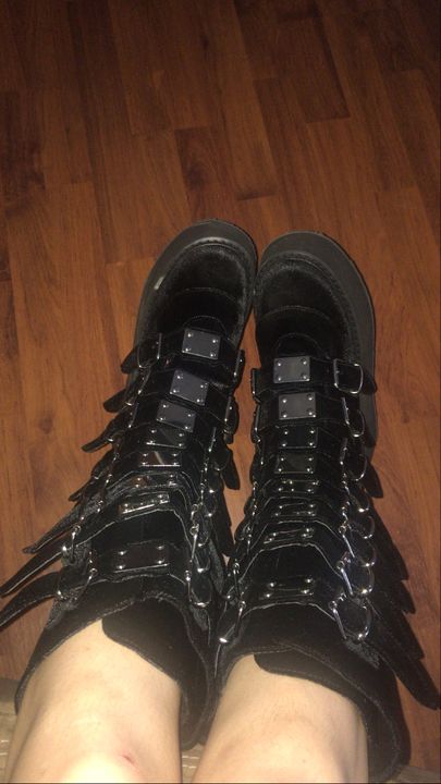 Damned-318 Knee High 8 strap