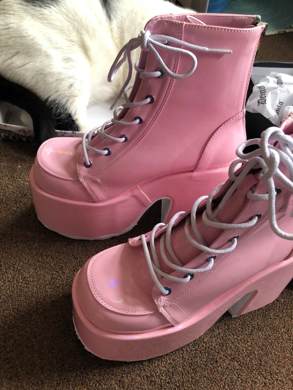 camel demonia pink