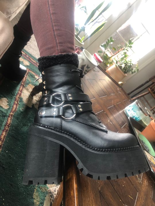 demonia assault boots