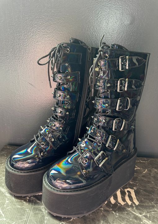 日本未入荷 DEMONIA / DAMNED-27 Demonia Spider Buckled Platform Sandals - Black – Dolls Kill