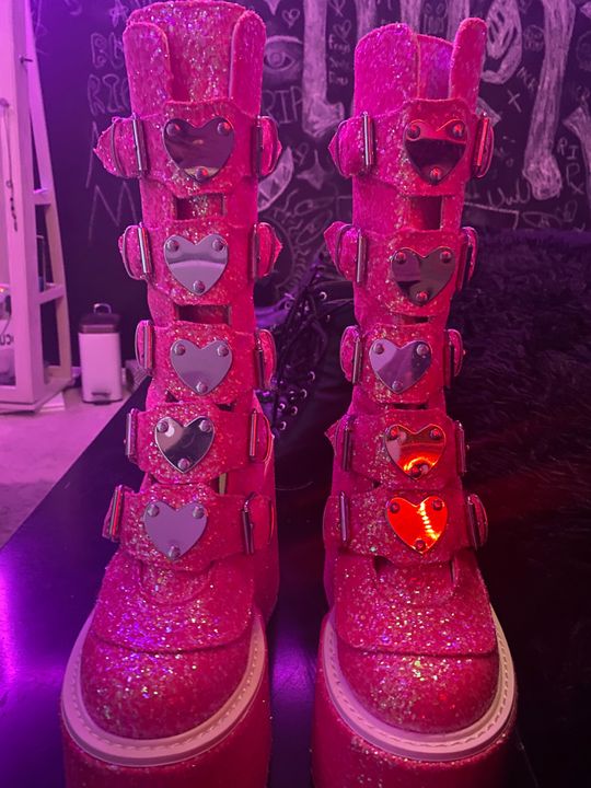 demonia swing 230g pink