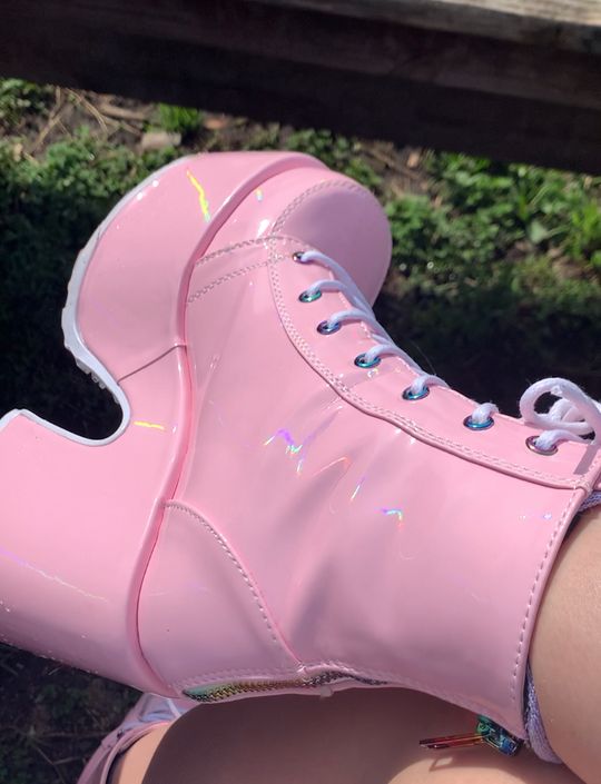 camel demonia pink