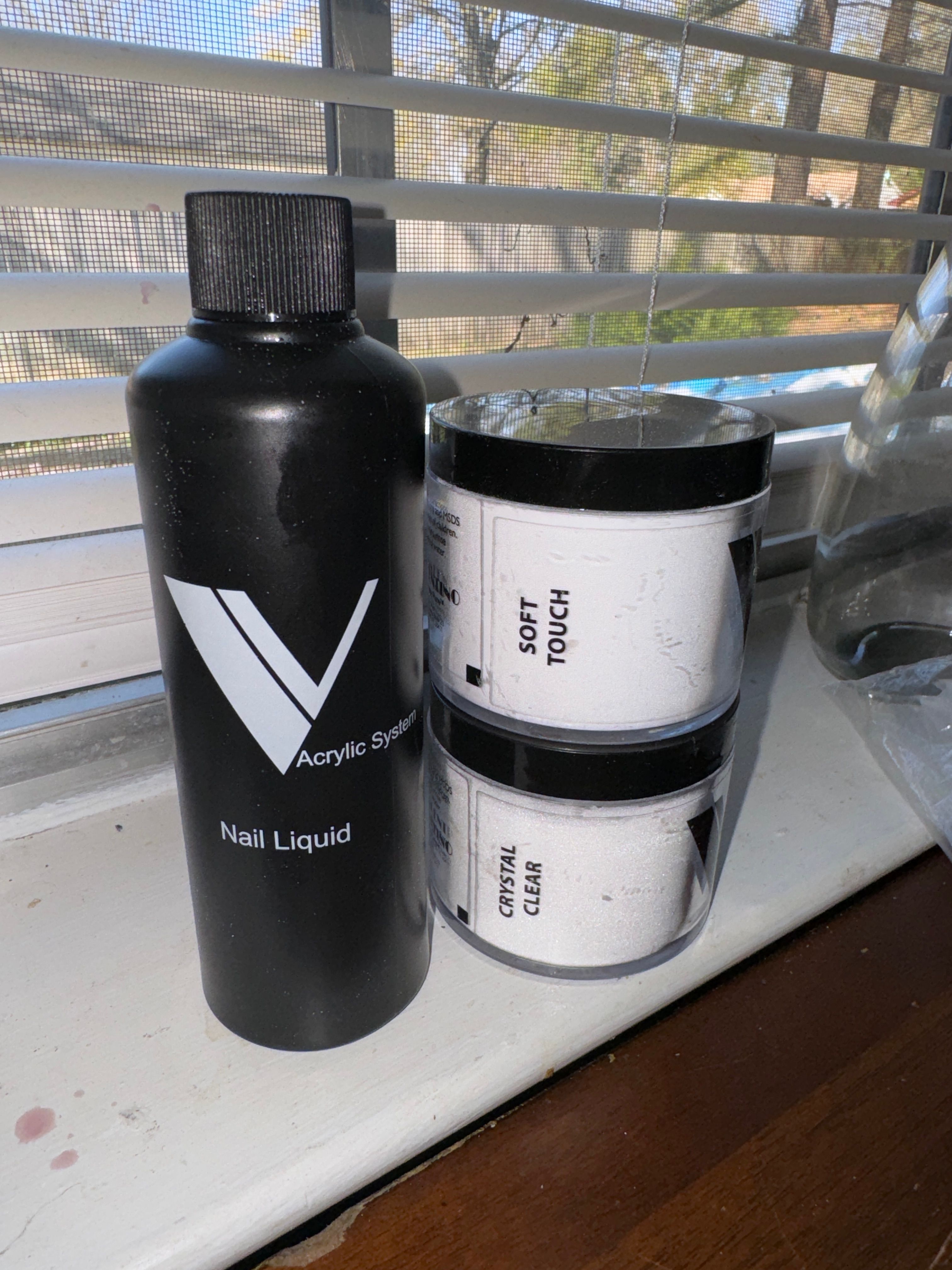 valentino acrylic liquid