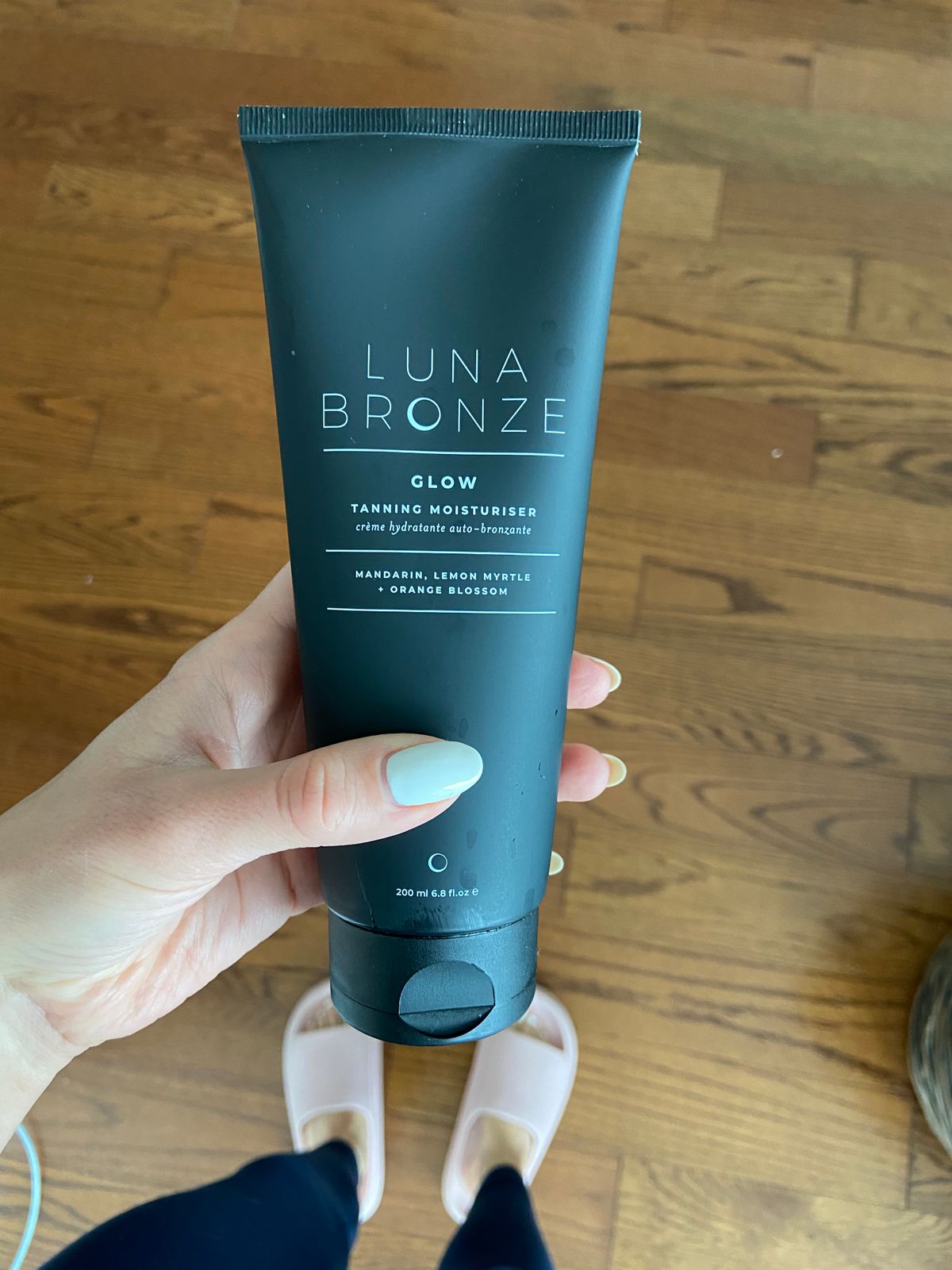 LUNA BRONZE Glow Gradual Tanning Moisturiser Lotion