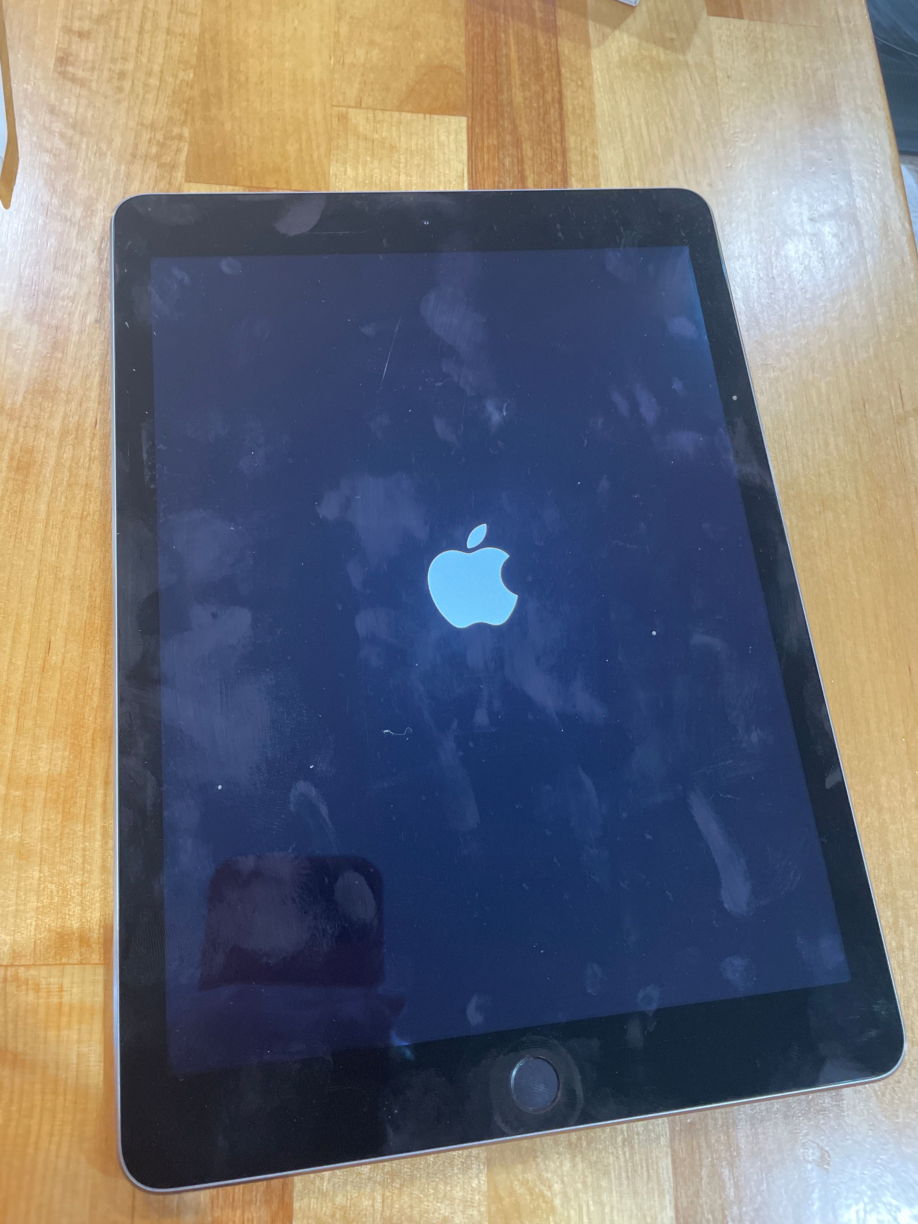 iPad本体 iPad Air 2 / 16GB Amazon.com : Apple iPad Air 2 (16GB, Wi-Fi + Cellular