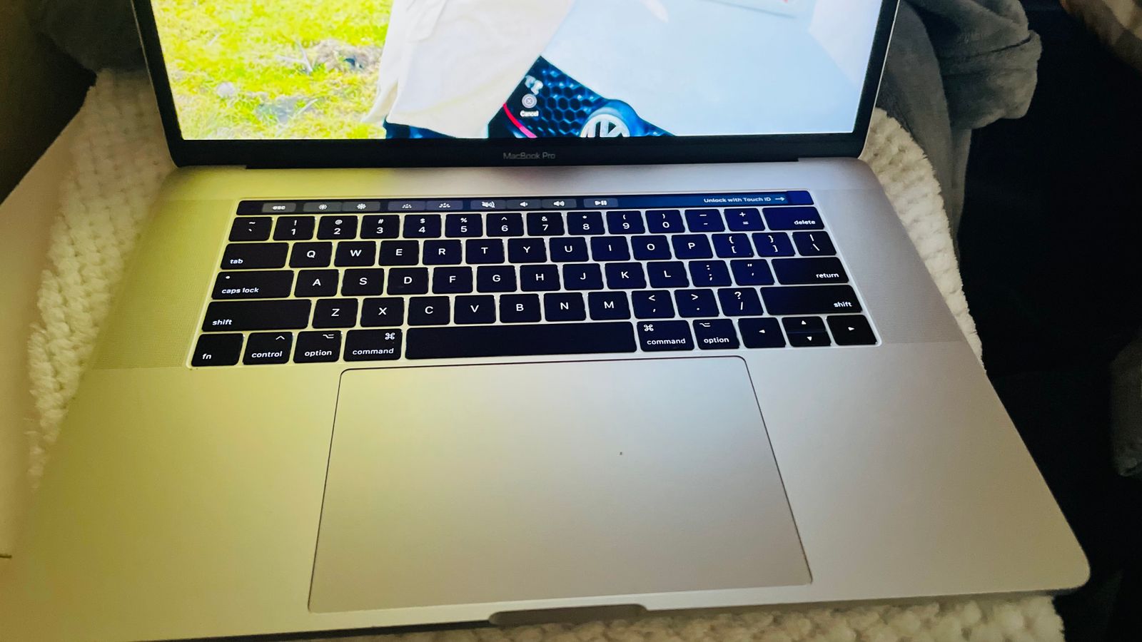 Apple MacBook Pro Intel i5 2.0 GHZ 8GB RAM 13” (Mid 2016